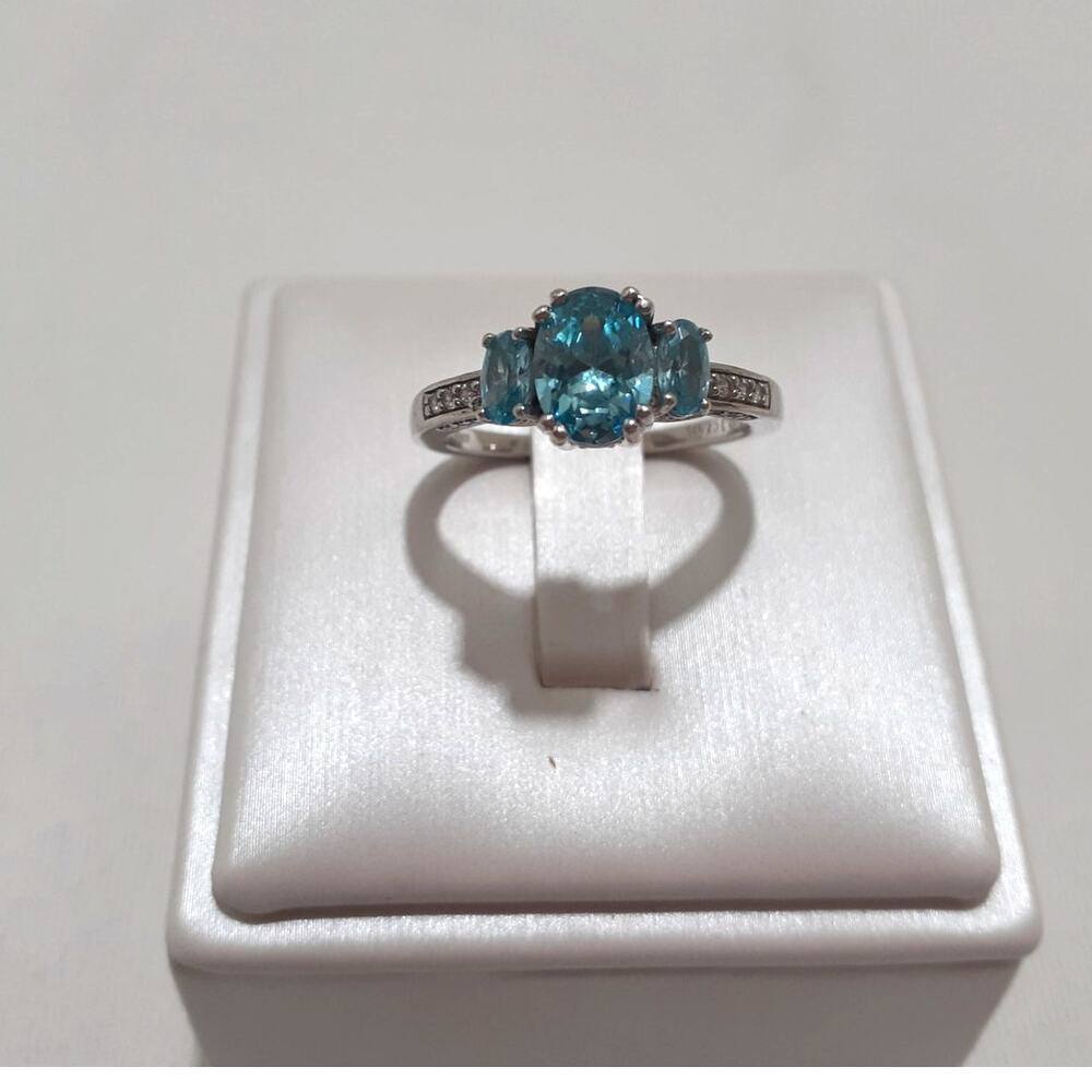 Sterling Silver Ladies Ring Three Blue Oval CZ Stones Size 8